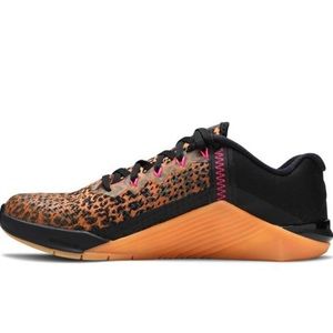 Women's US 8.5 Nike metcons